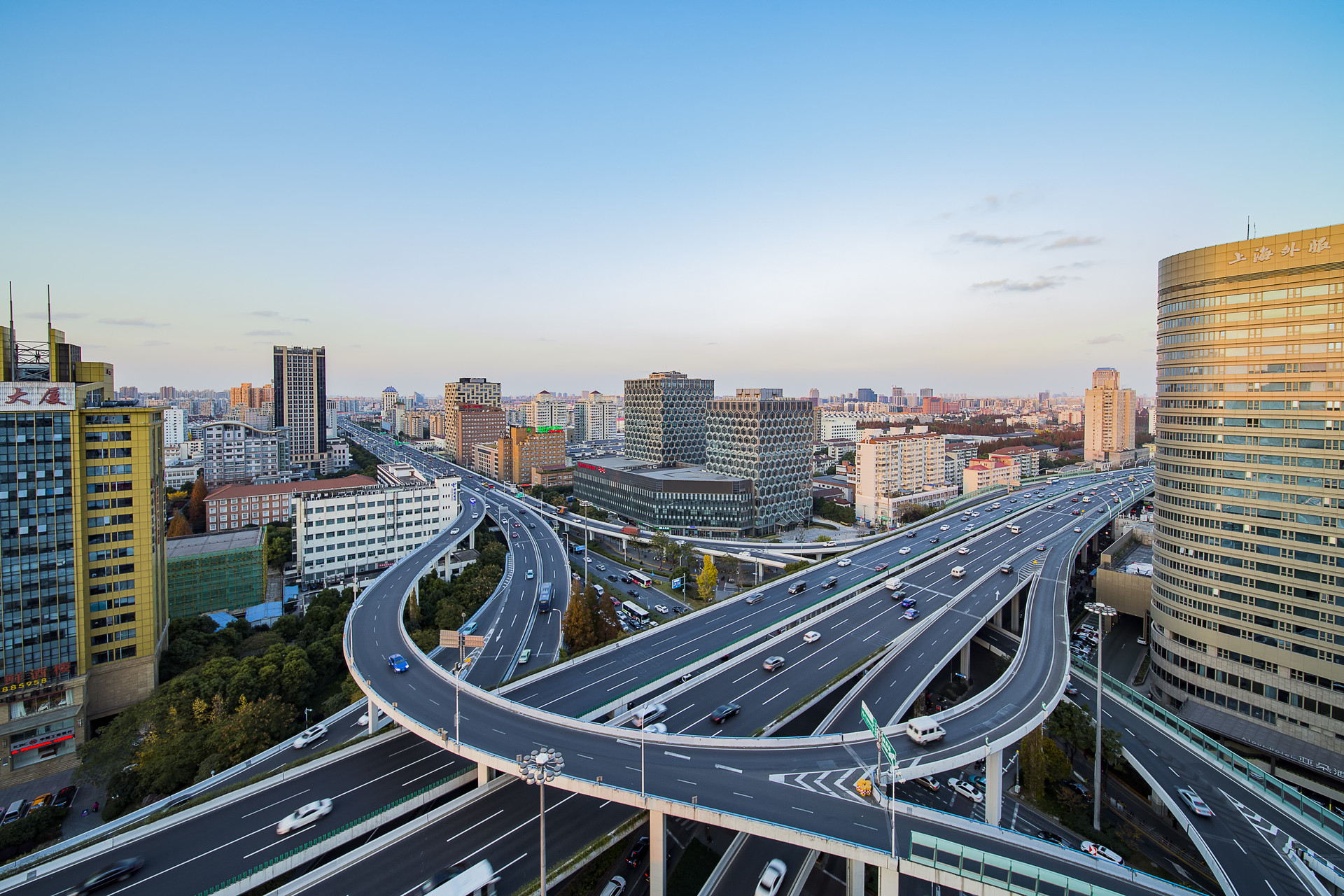 关于着力推进广东城市智慧停车新基建扩内需的建议